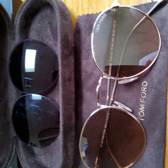 Tom Ford Sunglasses! EUC! Almost New! - Picture 4 of 5